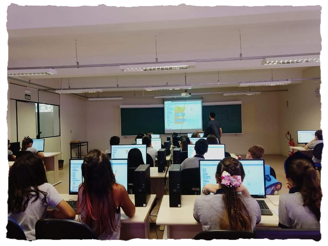 foto da sala de aula durante a oficina